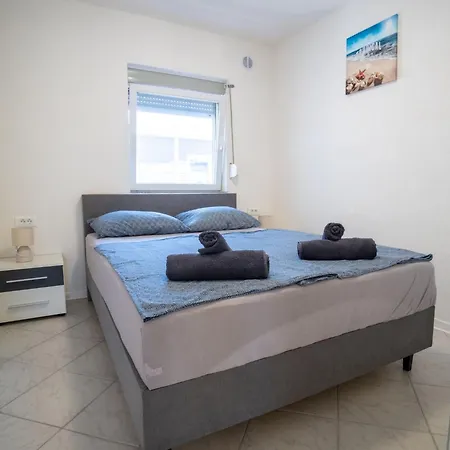 Skundric 1 By Interhome