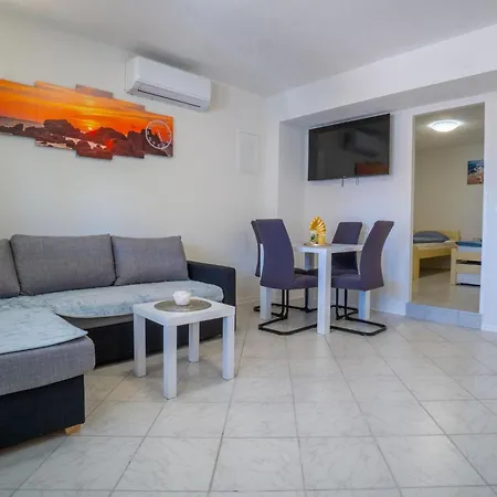 Skundric 1 By Interhome Apartman Vir